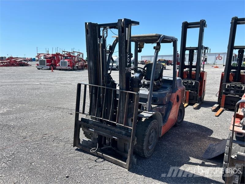 Toyota 8FD35U 7300 lb Cushion Tire Forklift Other