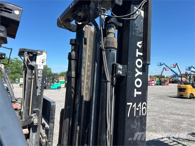 Toyota 8FD35U 7300 lb Cushion Tire Forklift Other