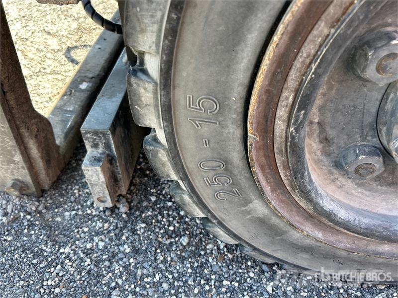 Toyota 8FD35U 7300 lb Cushion Tire Forklift Other