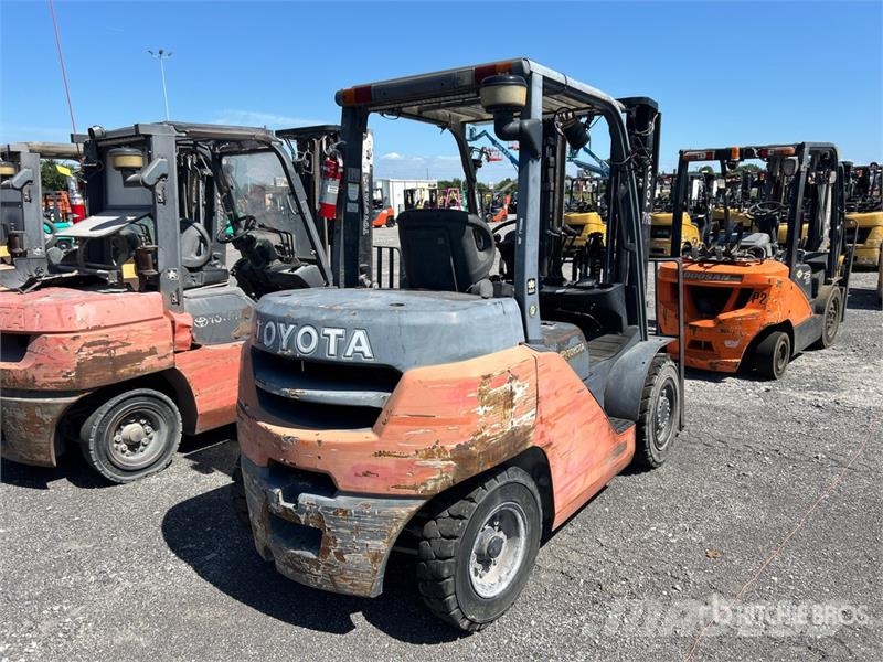 Toyota 8FD35U 7300 lb Cushion Tire Forklift Other