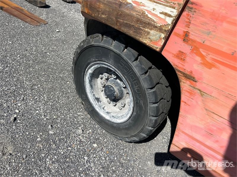 Toyota 8FD35U 7300 lb Cushion Tire Forklift Other