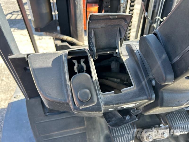 Toyota 8FD35U 7300 lb Cushion Tire Forklift Other
