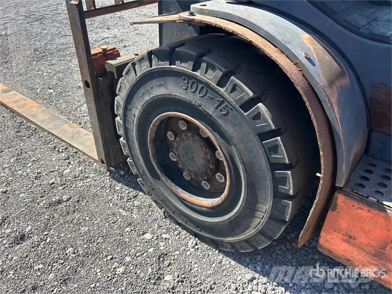 Toyota 8FD45U 8500 lb Pneumatic Tire Forklift Autokrāvēji - citi