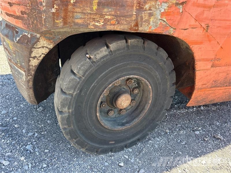 Toyota 8FD45U 8500 lb Pneumatic Tire Forklift Autokrāvēji - citi