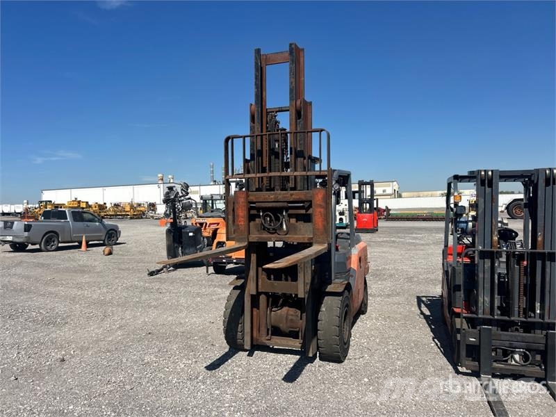 Toyota 8FD45U 8500 lb Pneumatic Tire Forklift Autokrāvēji - citi