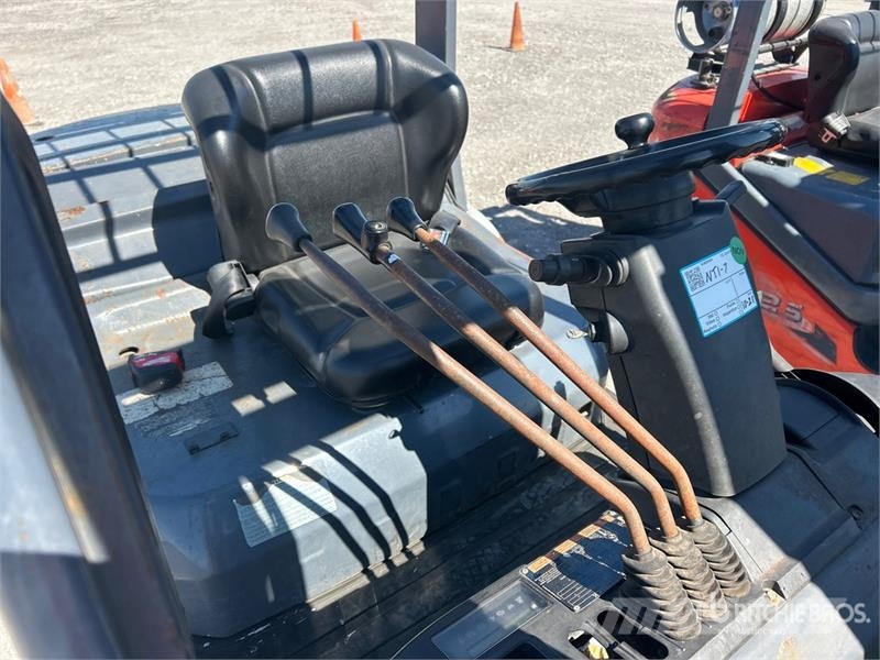Toyota 8FD45U 8500 lb Pneumatic Tire Forklift Autokrāvēji - citi