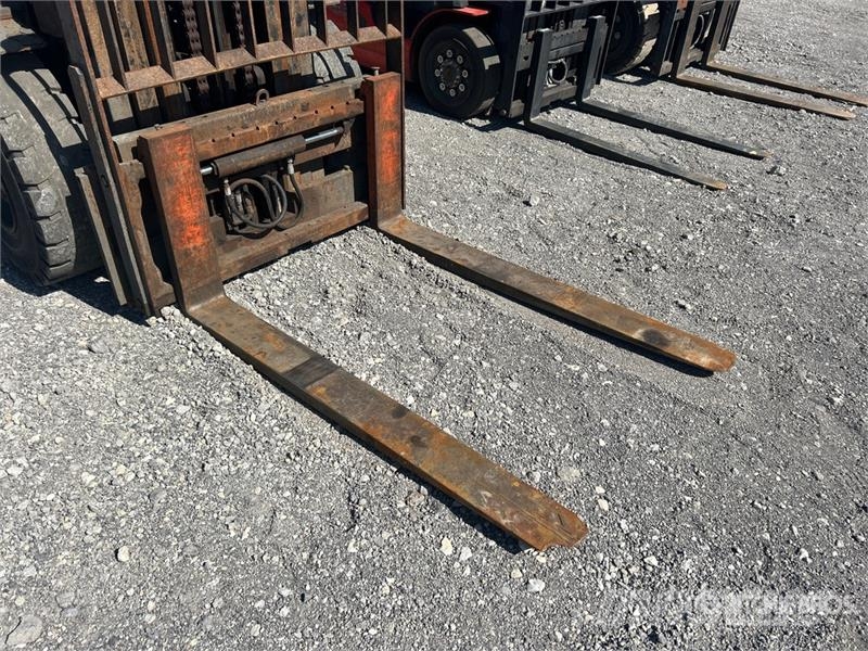 Toyota 8FD45U 8500 lb Pneumatic Tire Forklift Autokrāvēji - citi
