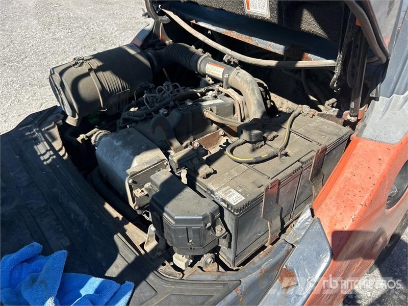 Toyota 8FD45U 8500 lb Pneumatic Tire Forklift Autokrāvēji - citi