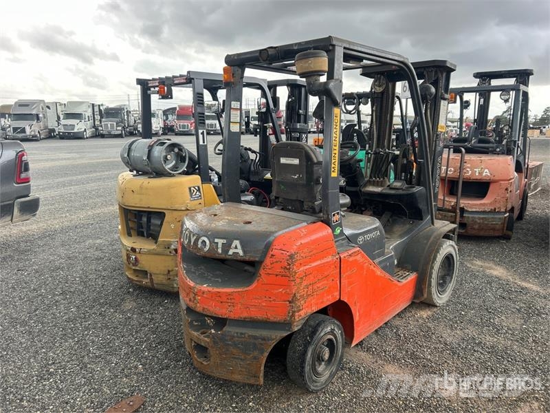 Toyota 8FDU25 شاحنات ذات رافعات شوكية - أخرى