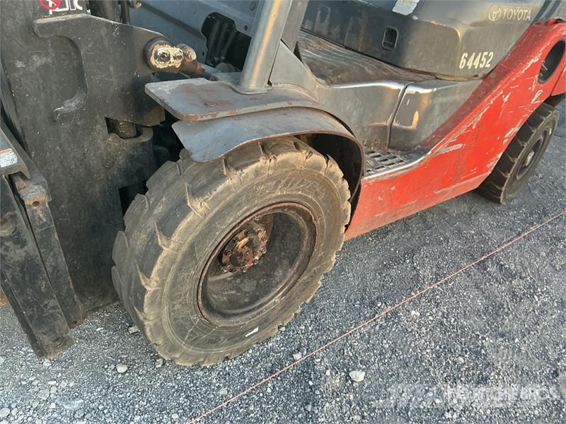 Toyota 8FDU25 Šakiniai krautuvai - Kita