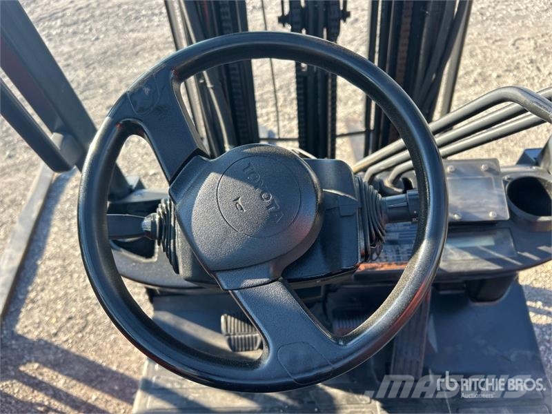 Toyota 8FGCU15 2500 lb Cushion Tire Forklift شاحنات ذات رافعات شوكية - أخرى