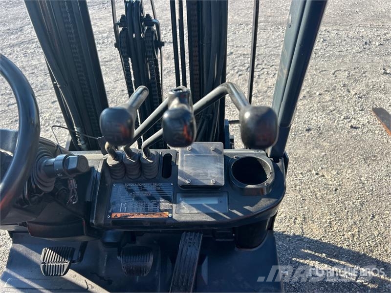 Toyota 8FGCU15 2500 lb Cushion Tire Forklift شاحنات ذات رافعات شوكية - أخرى