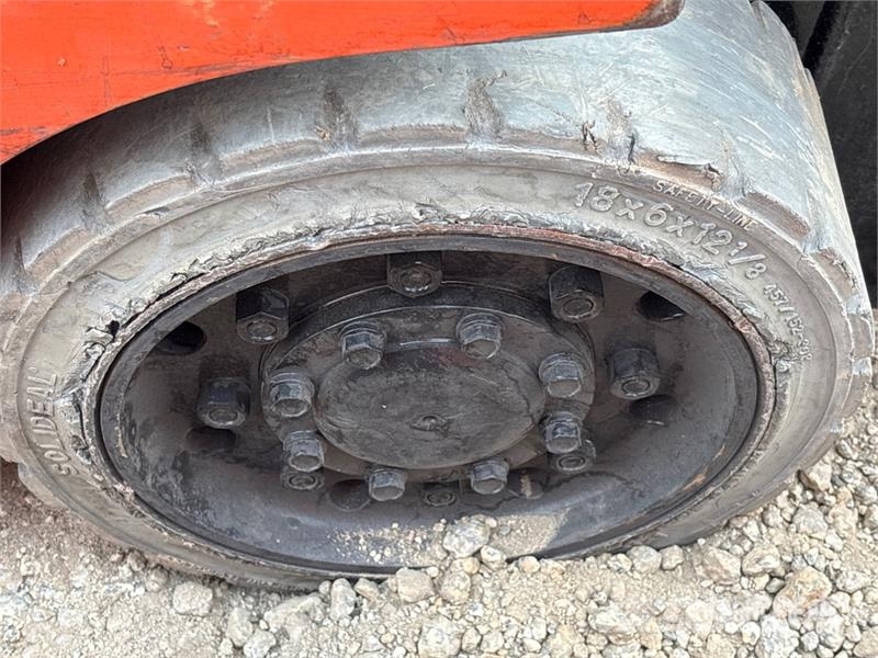 Toyota 8FGCU15 2500 lb Pneumatic Tire Forklift フォークリフト - その他