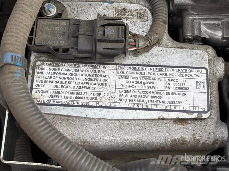 Toyota 8FGCU15 2500 lb Pneumatic Tire Forklift フォークリフト - その他