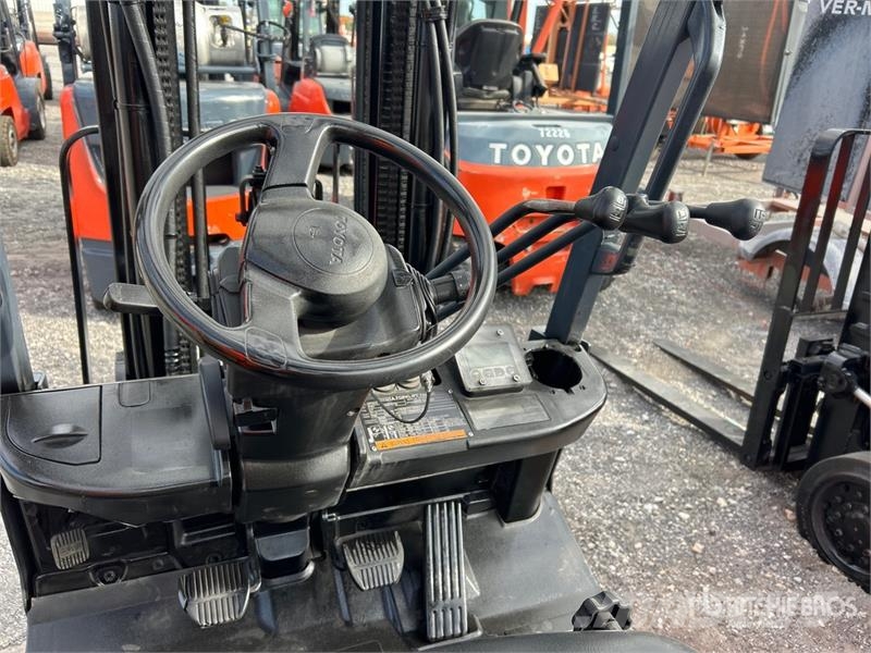 Toyota 8FGCU15 2500 lb Cushion Tire Forklift Інше