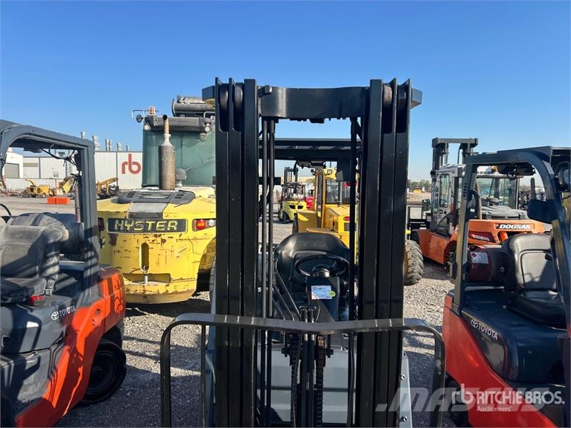 Toyota 8FGCU15 2500 lb Cushion Tire Forklift شاحنات ذات رافعات شوكية - أخرى