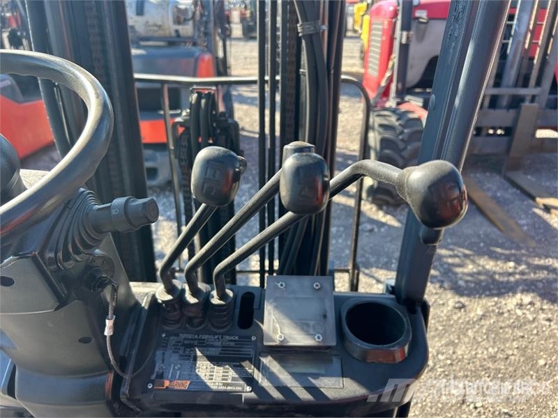 Toyota 8FGCU15 2500 lb Cushion Tire Forklift شاحنات ذات رافعات شوكية - أخرى