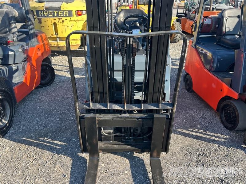 Toyota 8FGCU15 2500 lb Cushion Tire Forklift شاحنات ذات رافعات شوكية - أخرى