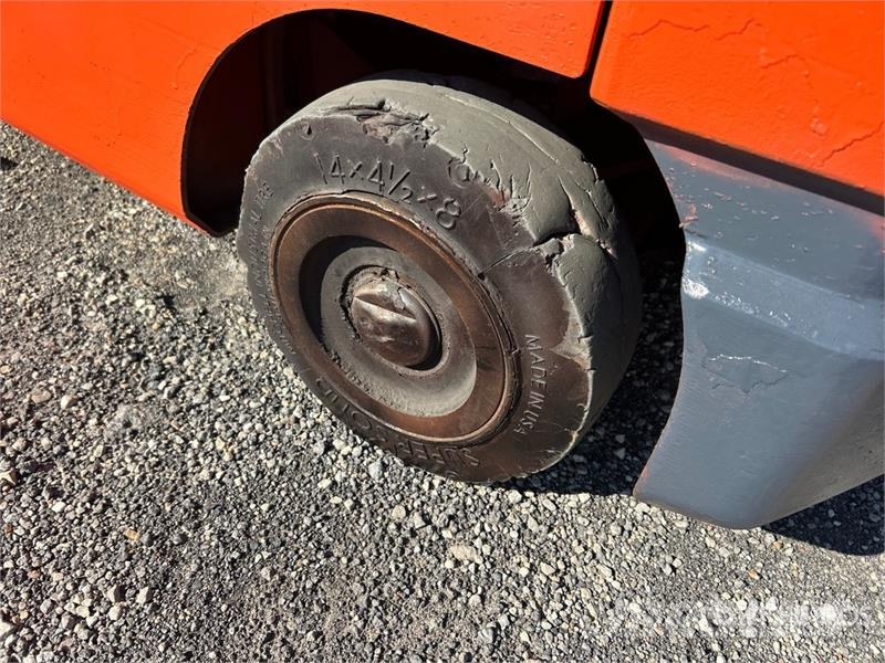 Toyota 8FGCU15 2500 lb Cushion Tire Forklift شاحنات ذات رافعات شوكية - أخرى