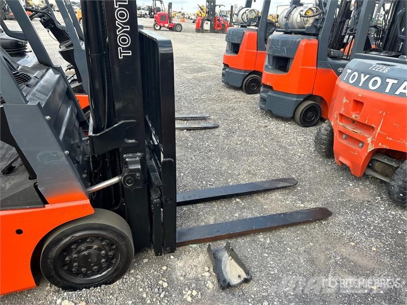 Toyota 8FGCU15 2500 lb Cushion Tire Forklift Інше