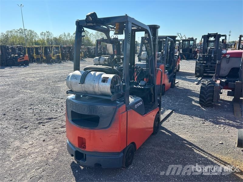 Toyota 8FGCU15 2500 lb Cushion Tire Forklift شاحنات ذات رافعات شوكية - أخرى