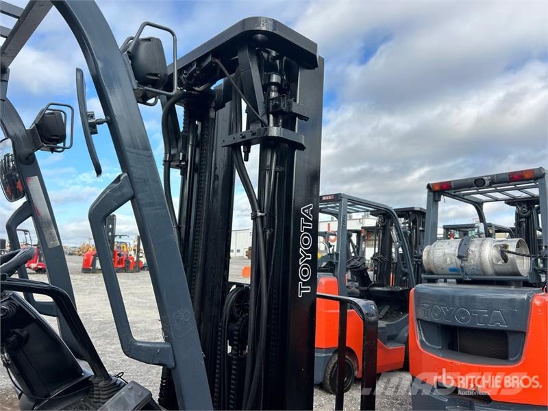 Toyota 8FGCU15 2500 lb Cushion Tire Forklift Інше