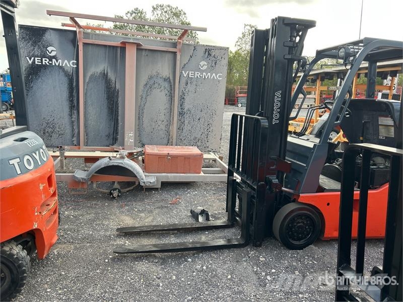 Toyota 8FGCU15 2500 lb Cushion Tire Forklift Інше