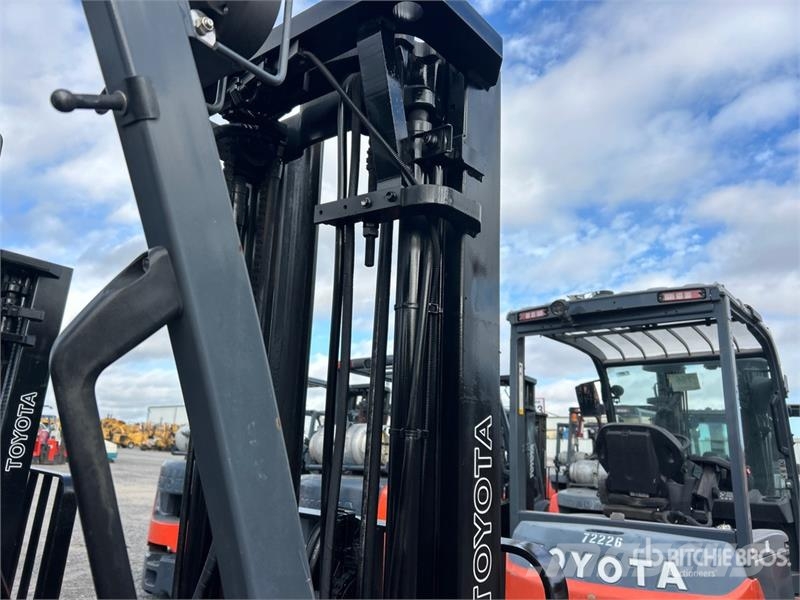 Toyota 8FGCU15 2500 lb Cushion Tire Forklift Інше