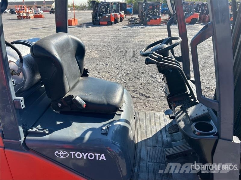 Toyota 8FGCU15 2500 lb Cushion Tire Forklift شاحنات ذات رافعات شوكية - أخرى