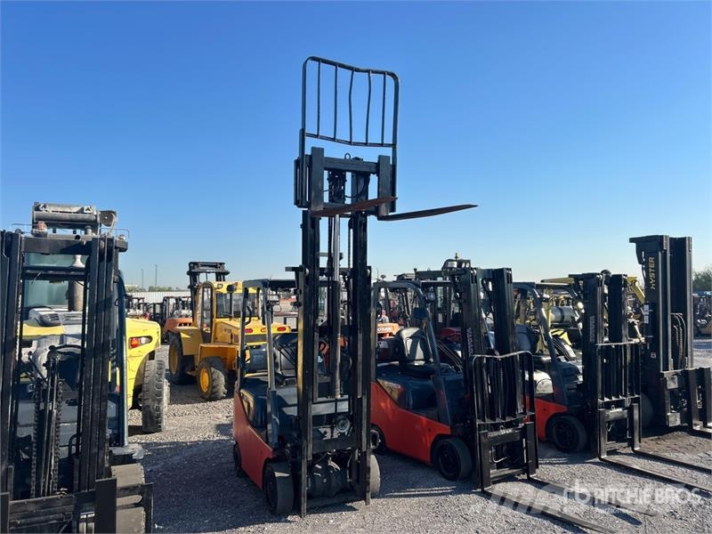 Toyota 8FGCU15 2500 lb Cushion Tire Forklift شاحنات ذات رافعات شوكية - أخرى