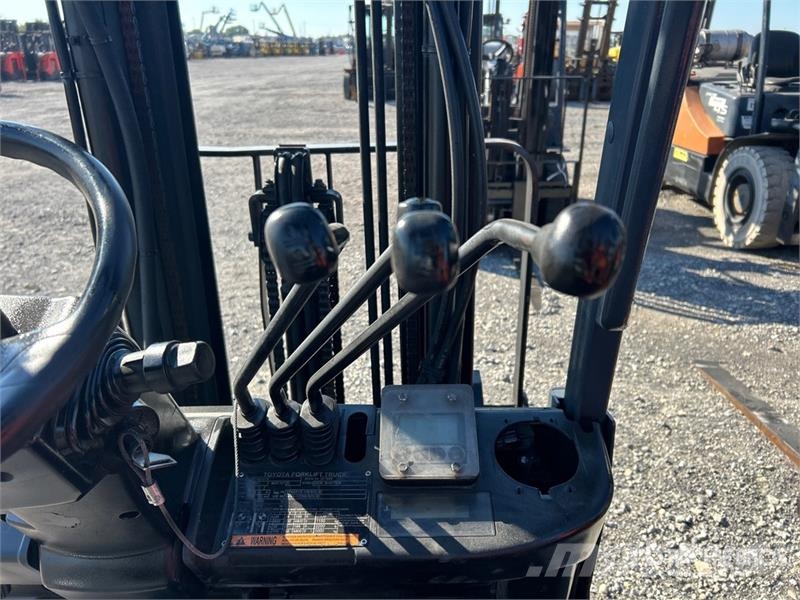 Toyota 8FGCU15 2500 lb Cushion Tire Forklift شاحنات ذات رافعات شوكية - أخرى