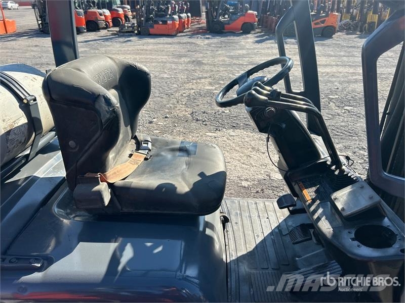 Toyota 8FGCU15 2500 lb Cushion Tire Forklift شاحنات ذات رافعات شوكية - أخرى