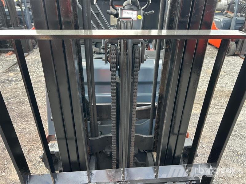 Toyota 8FGCU15 2500 lb Cushion Tire Forklift Інше