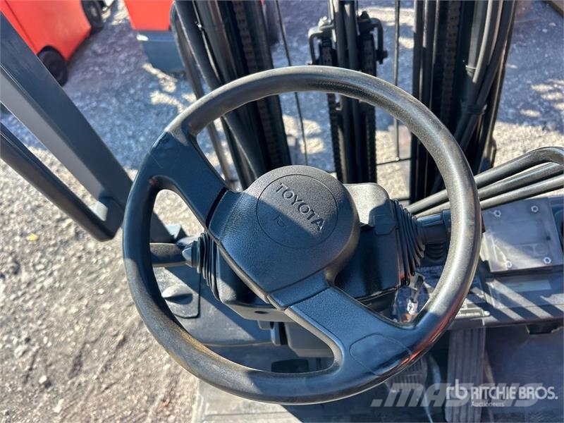 Toyota 8FGCU15 2500 lb Cushion Tire Forklift شاحنات ذات رافعات شوكية - أخرى