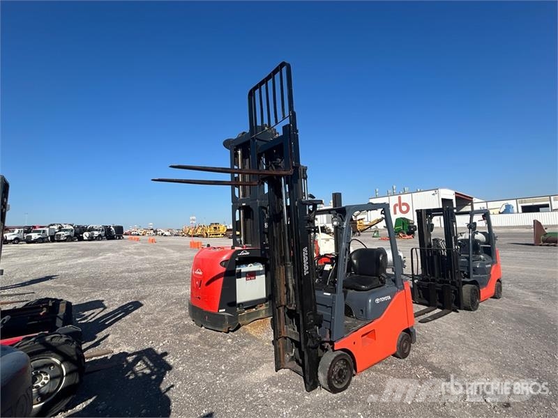 Toyota 8FGCU15 2500 lb Cushion Tire Forklift شاحنات ذات رافعات شوكية - أخرى