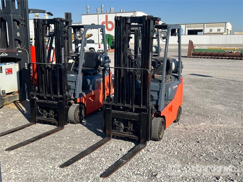 Toyota 8FGCU15 2500 lb Cushion Tire Forklift شاحنات ذات رافعات شوكية - أخرى