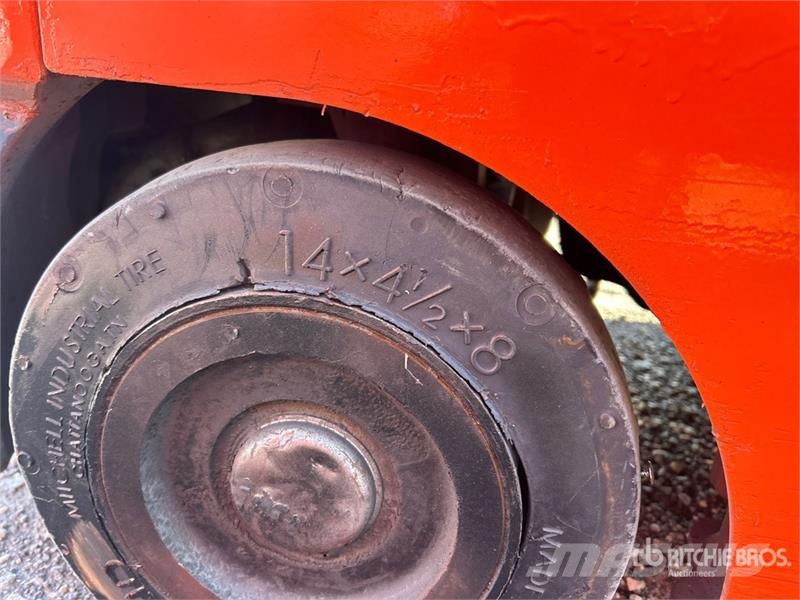 Toyota 8FGCU15 2500 lb Cushion Tire Forklift شاحنات ذات رافعات شوكية - أخرى