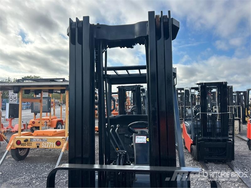 Toyota 8FGCU15 2500 lb Cushion Tire Forklift Інше