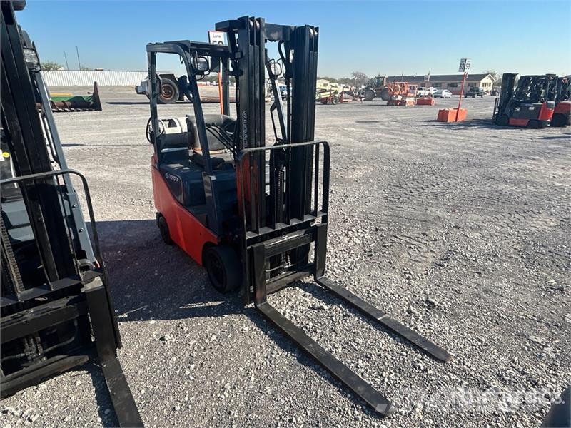 Toyota 8FGCU15 2500 lb Cushion Tire Forklift شاحنات ذات رافعات شوكية - أخرى