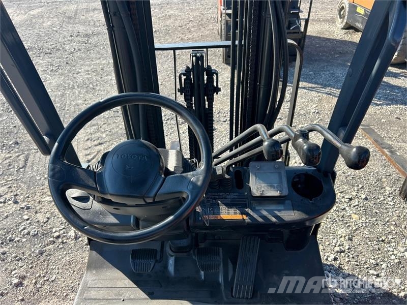 Toyota 8FGCU15 2500 lb Cushion Tire Forklift شاحنات ذات رافعات شوكية - أخرى