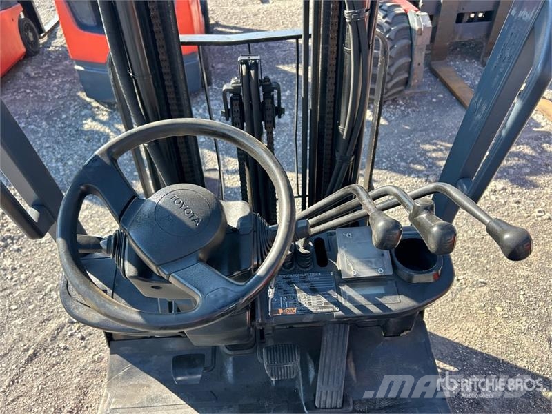 Toyota 8FGCU15 2500 lb Cushion Tire Forklift شاحنات ذات رافعات شوكية - أخرى