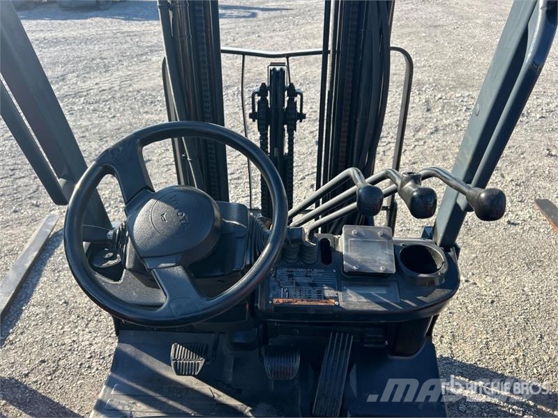Toyota 8FGCU15 2500 lb Cushion Tire Forklift شاحنات ذات رافعات شوكية - أخرى