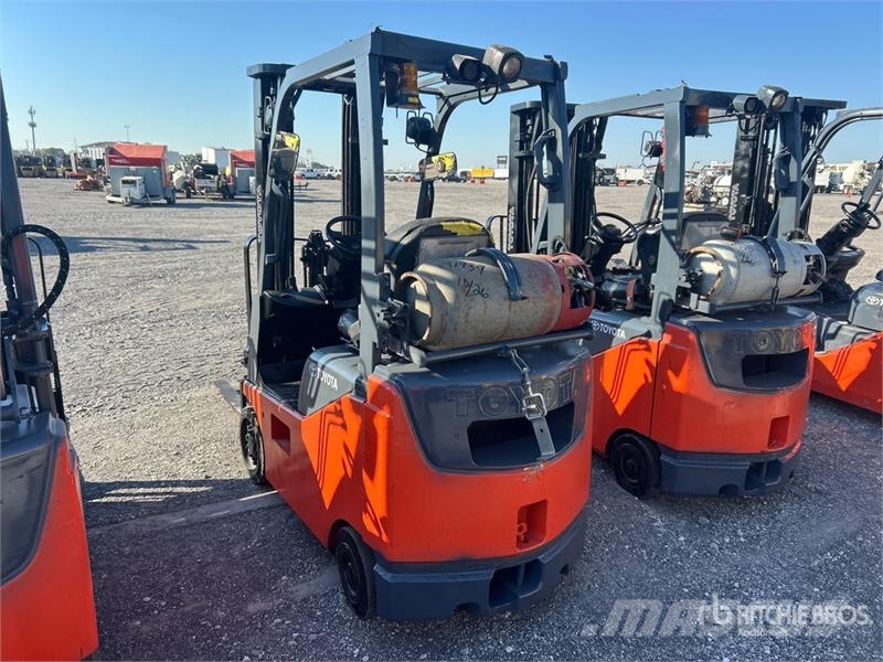 Toyota 8FGCU15 2500 lb Cushion Tire Forklift شاحنات ذات رافعات شوكية - أخرى