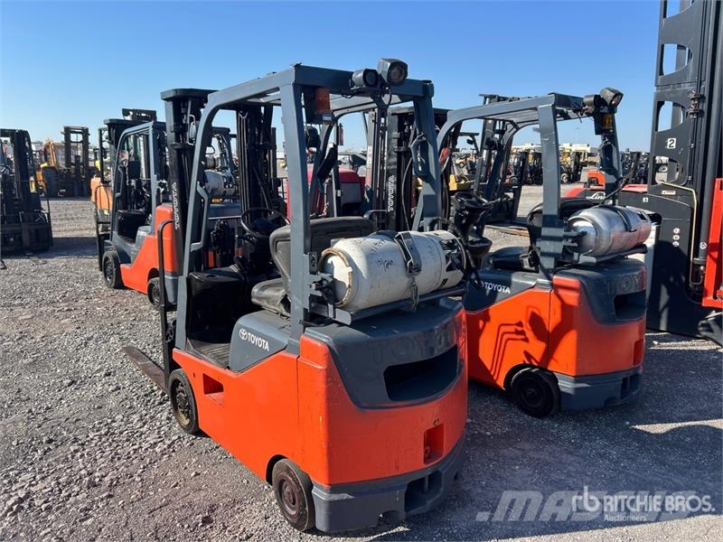 Toyota 8FGCU15 2500 lb Cushion Tire Forklift شاحنات ذات رافعات شوكية - أخرى