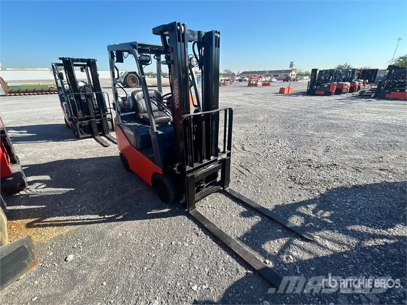 Toyota 8FGCU15 2500 lb Cushion Tire Forklift شاحنات ذات رافعات شوكية - أخرى