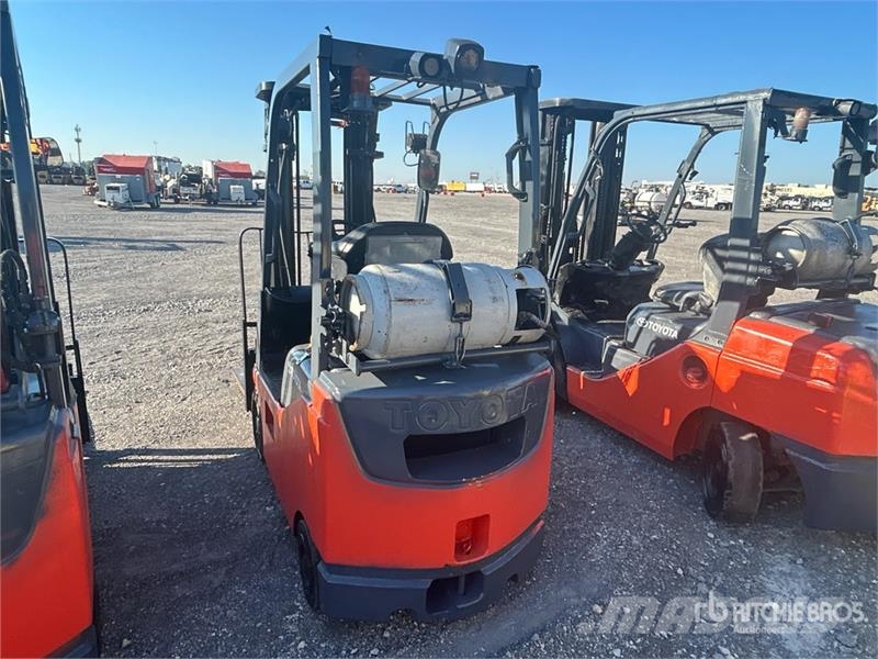 Toyota 8FGCU15 2500 lb Cushion Tire Forklift شاحنات ذات رافعات شوكية - أخرى