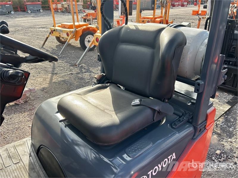 Toyota 8FGCU15 2500 lb Cushion Tire Forklift Інше