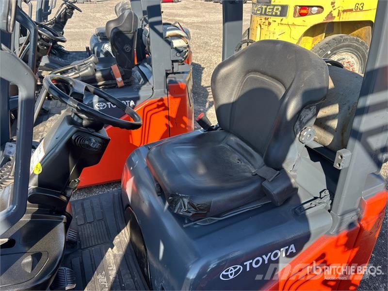 Toyota 8FGCU15 2500 lb Cushion Tire Forklift شاحنات ذات رافعات شوكية - أخرى