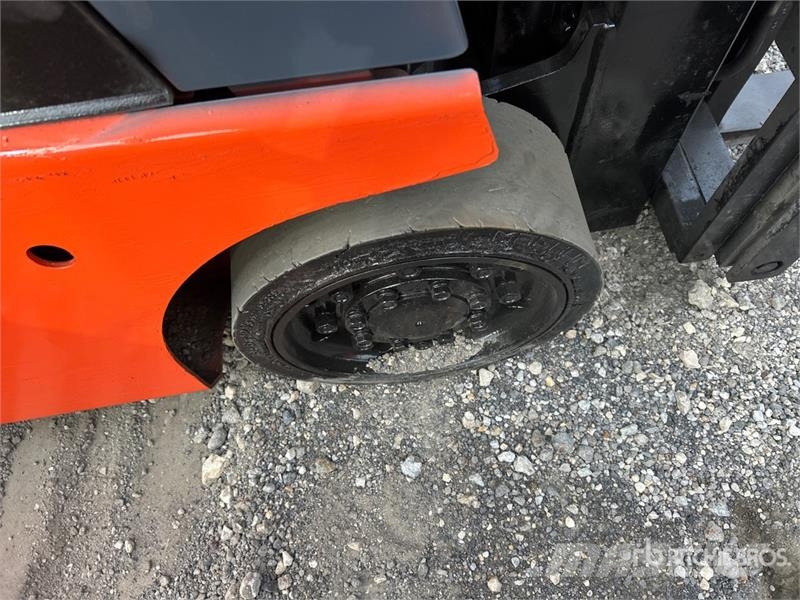 Toyota 8FGCU15 2500 lb Cushion Tire Forklift Інше