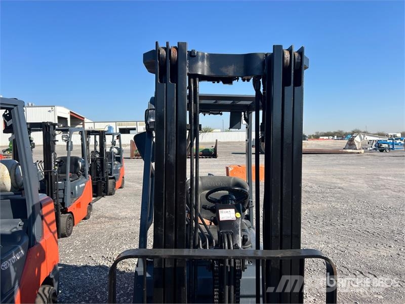 Toyota 8FGCU15 2500 lb Cushion Tire Forklift شاحنات ذات رافعات شوكية - أخرى